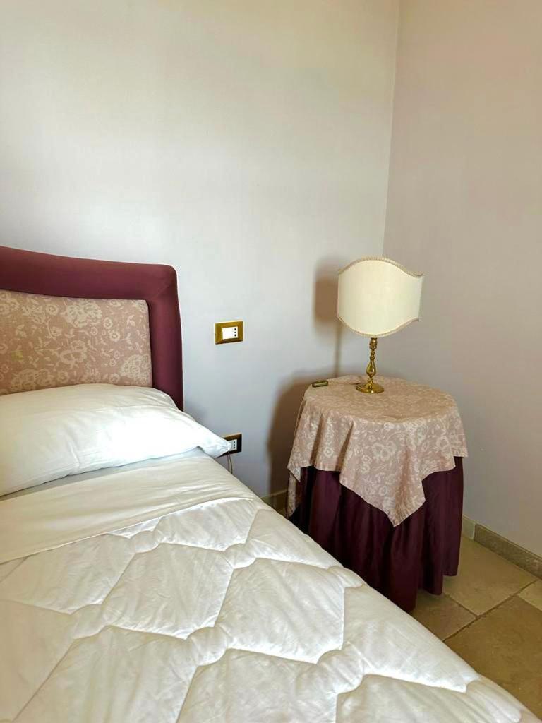 Hotel Saraceno Al Faro Taranto Exterior foto