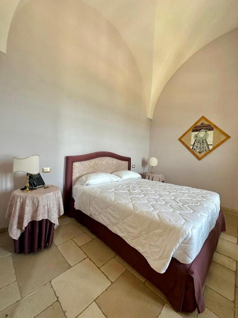 Hotel Saraceno Al Faro Taranto Exterior foto