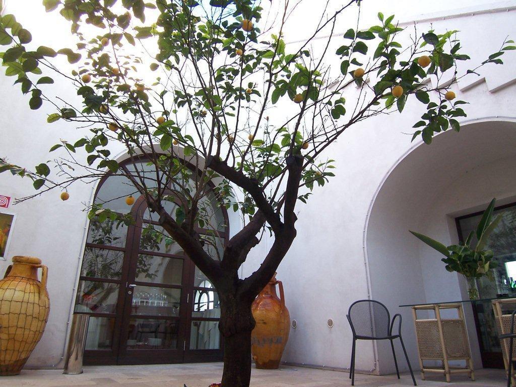Hotel Saraceno Al Faro Taranto Exterior foto