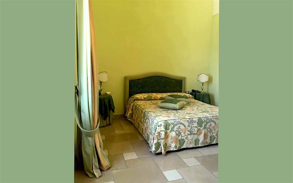 Hotel Saraceno Al Faro Taranto Exterior foto